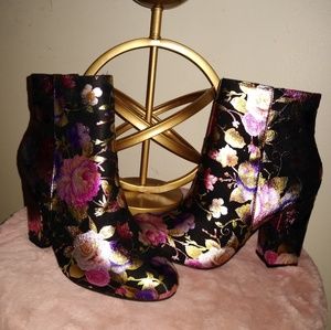 ***BRAND NEW***Heeled bootie